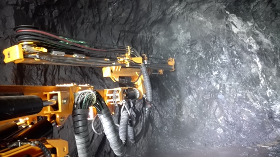 開山全液壓鉆機在海南石碌鐵礦工作現(xiàn)場 開山全液壓鉆機在海南石碌鐵礦工作現(xiàn)場